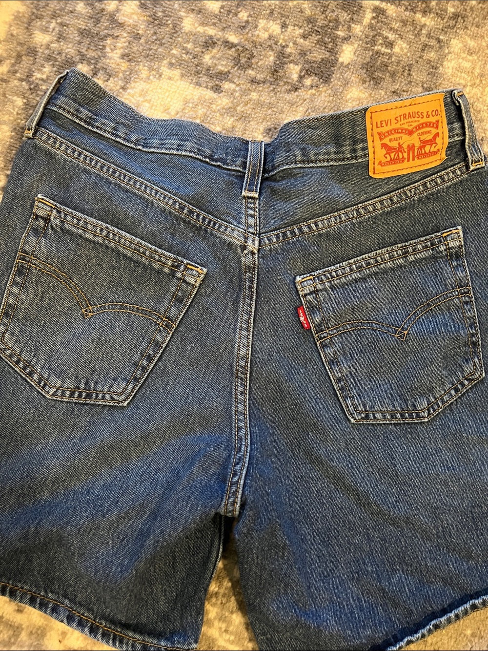 Levis ‘94 baggy shorts Women's Denim Shorts - Dark Blue NWOT - Picture 3 of 3